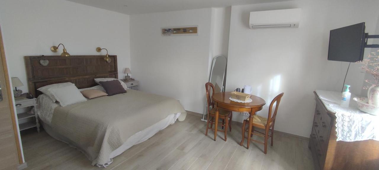 Mas-Thibert Chambre D'Hotes Mas Pekin מראה חיצוני תמונה